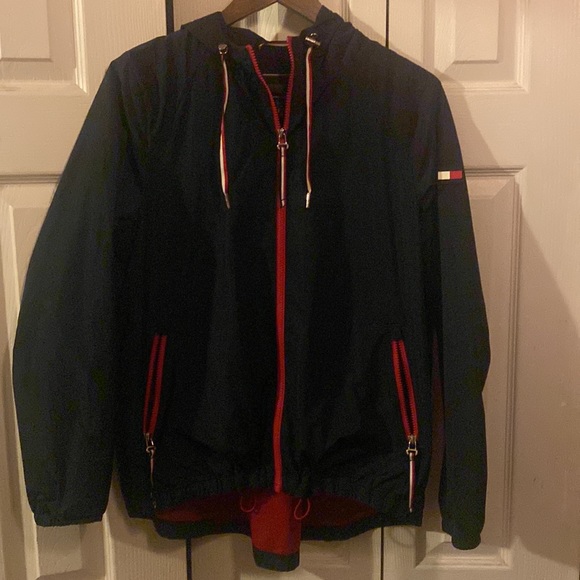 Tommy Hilfiger rain jacket ☔️ - Picture 2 of 5